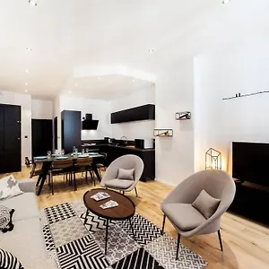 Charme Traditionnel Et Design Moderne En Plein Centre De Lyon